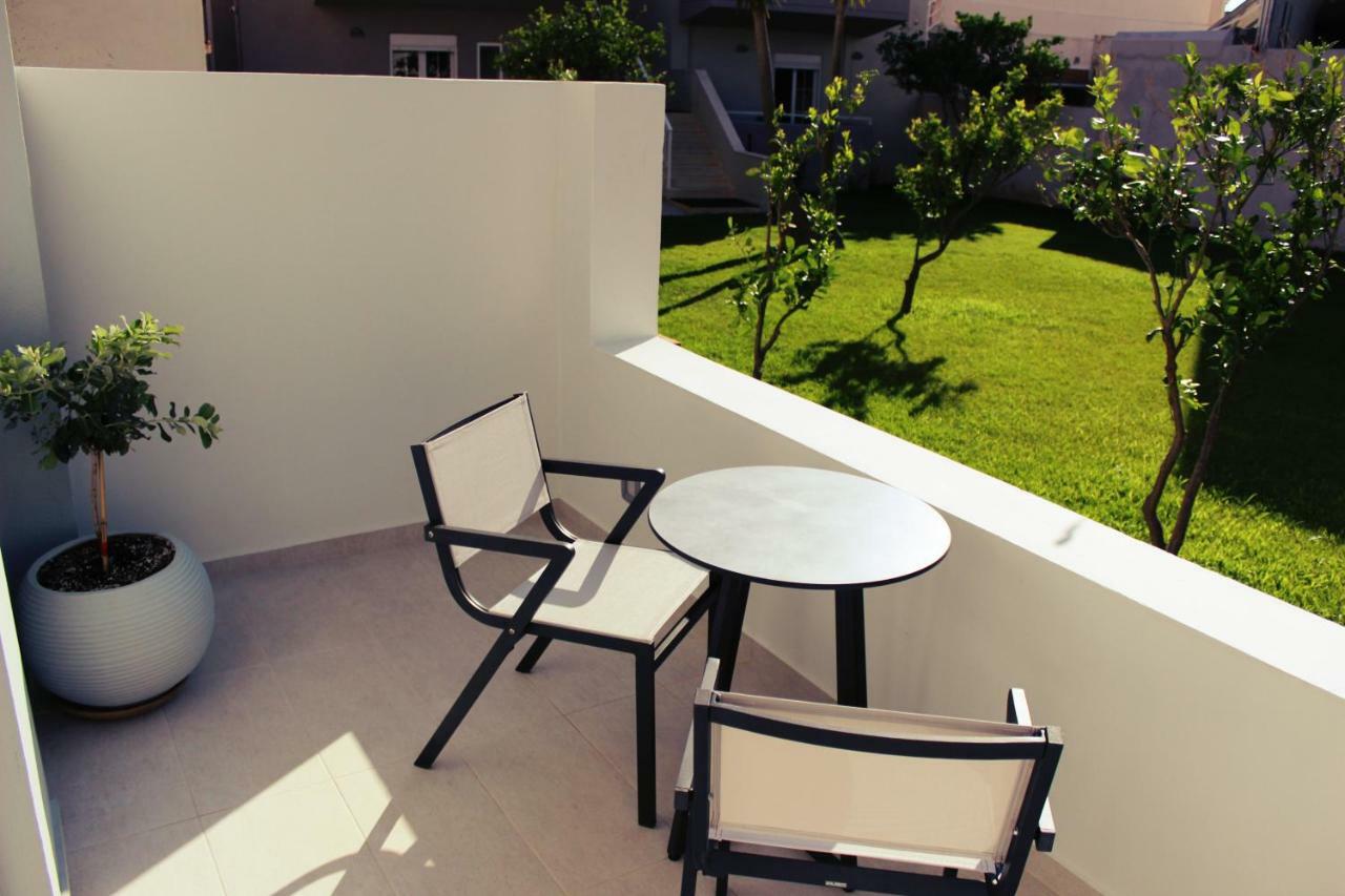 Luxury Apartments Near To The Beach Плакиас Экстерьер фото